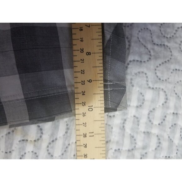 Lululemon Grey Plaid Flat Front Golf Shorts Sz 36 - Picture 6 of 6